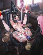 学生会室内，藤原书记正在为将辉夜副会长培养为全职性处理会长而努力。由于该计划获得了多数学生的赞同，辉夜会长被迫接受了书记的调教。当然，计划总是选择在放学后白银同学离开的时间进行。 辉夜用仅存的一丝理智想着“不要啊，会长……还,还没向我告白我就要被变成大家的性……性处理玩具了吗”，而与此同时她的身体却逐渐被电流和媚药改造的更加敏感。藤原书记看到副会长美丽的表情露出了欣慰的笑容。